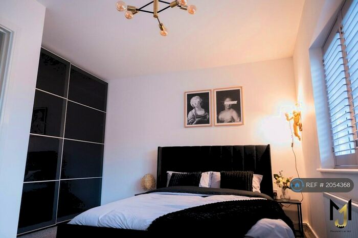 5 Bedroom Detached House To Rent In Hawthorn, Shinfield, Reading, RG2