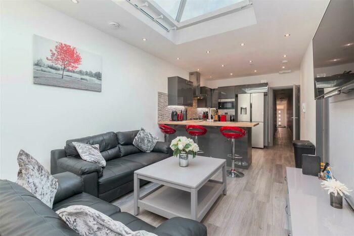 6 Bedroom House To Rent In Teignmouth Road, Birmingham, B29