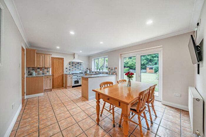 3 Bedroom Bungalow For Sale In Sugworth Crescent, Abingdon, OX14