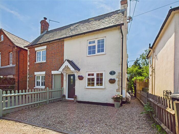 3 Bedroom Semi-Detached House For Sale In Birchtree Cottages, Silchester, RG7