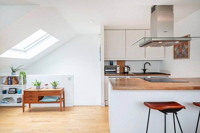 1 Bedroom Flat To Rent In French Place, Shoreditch, London, E1