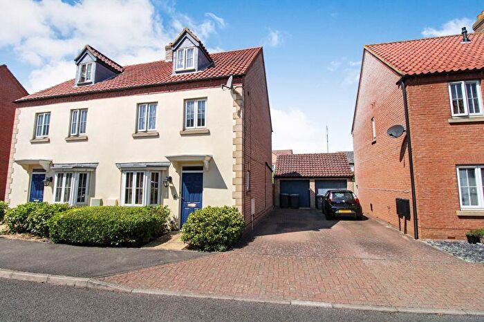 4 Bedroom Semi-Detached House To Rent In Langley Gardens, Potton, SG19