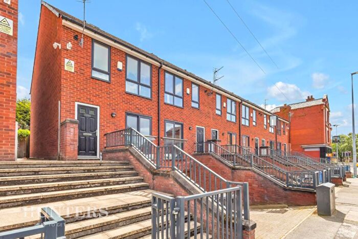 4 Bedroom Town House To Rent In Lower Broughton Road, Salford, Manchester, M7