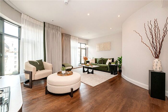 2 Bedroom Flat To Rent In North Row, Mayfair, London, W1K