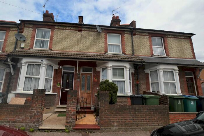 3 Bedroom Cottage To Rent In Sydney Road, Watford, WD18