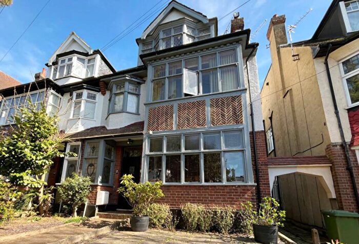 4 Bedroom Flat For Sale In Ditton Court Road, Westcliff-on-Sea, Essex, SS0