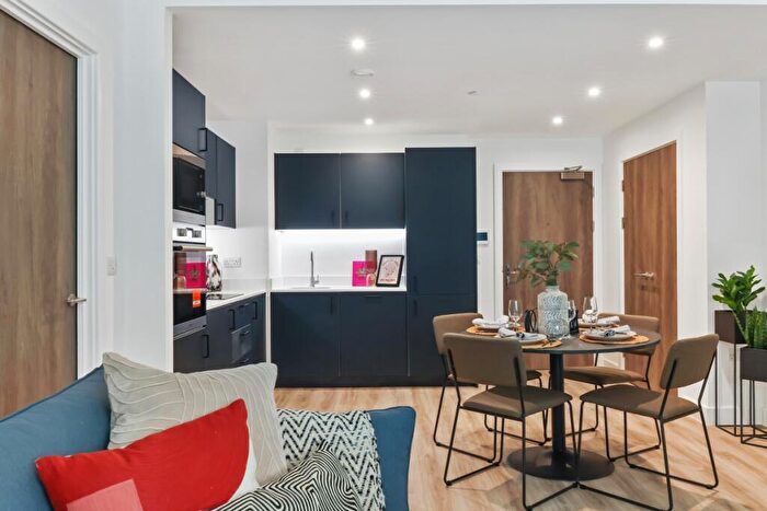 2 Bedroom Flat To Rent In Mercer West Madison East, LS2