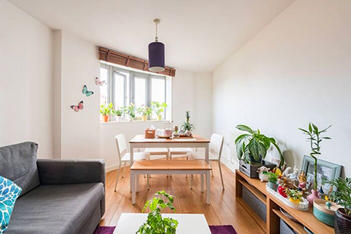 2 Bedroom Flat To Rent In Marnie Court, Leytonstone, London, E11