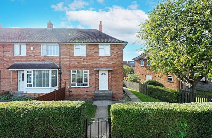 2 Bedroom End Of Terrace House For Sale In Fillingfir Walk, Leeds, West Yorkshire, LS16