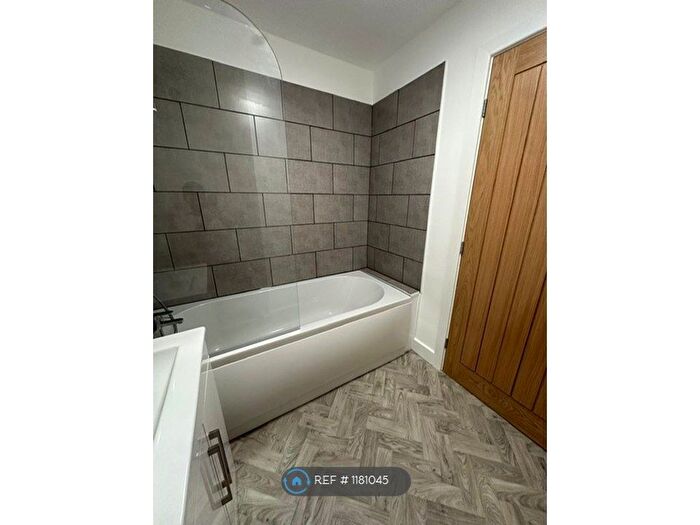 2 Bedroom Flat To Rent In Town Lane, Southport, PR8