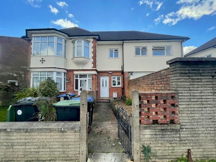 3 Bedroom Maisonette To Rent In Rosemary Avenue, Enfield, EN2
