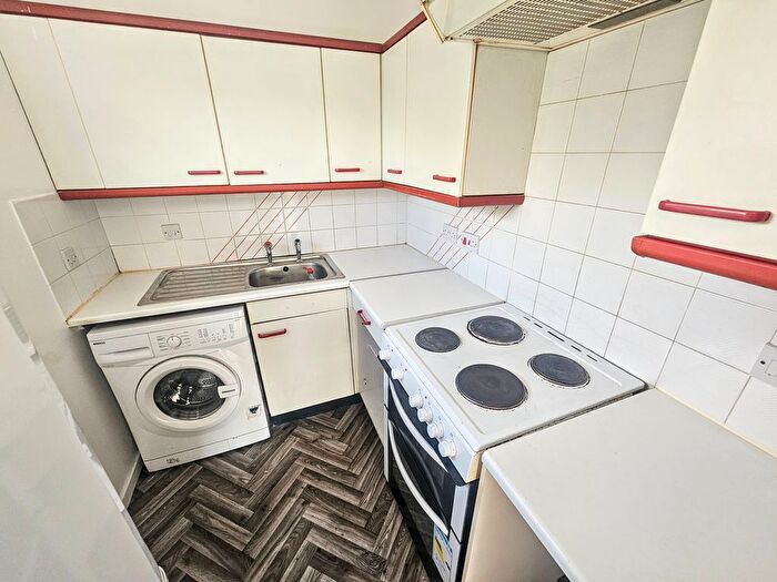 Studio To Rent In Abbotswood Way, Hayes, UB3