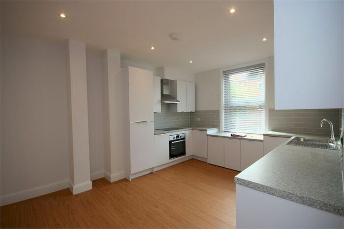 3 Bedroom Flat To Rent In Ballards Lane, North Finchley, N12