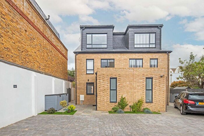 4 Bedroom Property To Rent In Lime Grove, New Malden, KT3