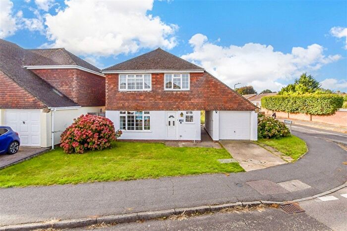 3 Bedroom Detached House For Sale In Norrington Road, Maidstone, Kent, ME15