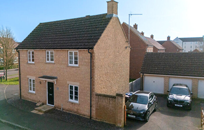 4 Bedroom Detached House For Sale In Stickleback Road, Calne, SN11