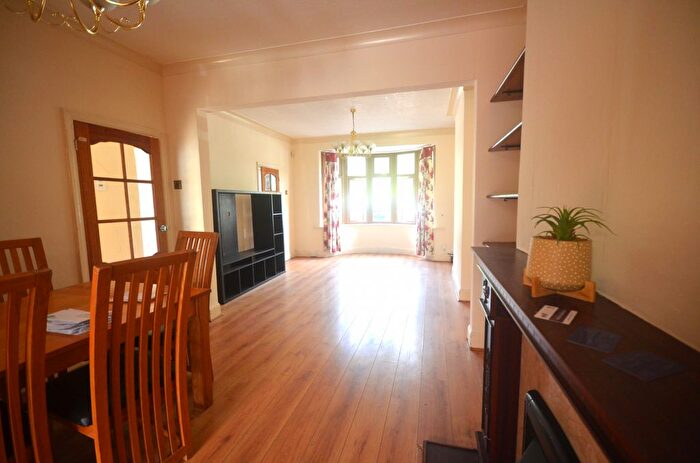 3 Bedroom Terraced House To Rent In South Park Terrace, IG1