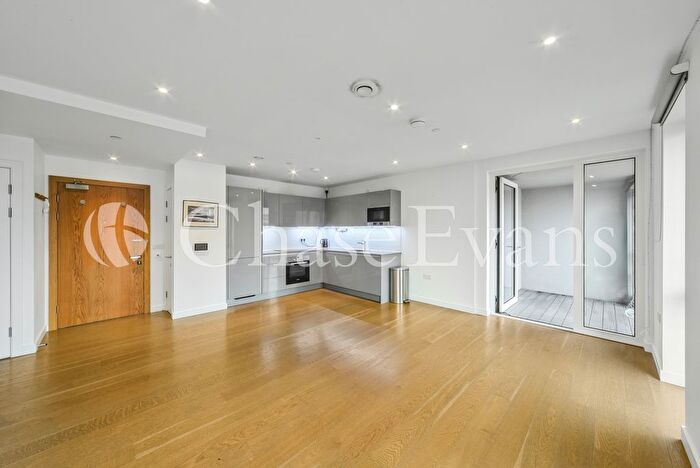 1 Bedroom Flat To Rent In Heygate Street, Elephant Amp; Castle, London, SE17