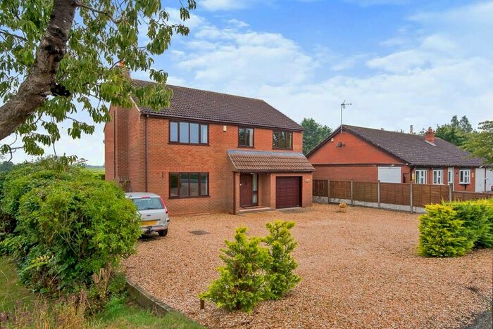 4 Bedroom Detached House For Sale In Dowsdale Bank, Whaplode Drove, Spalding, PE12
