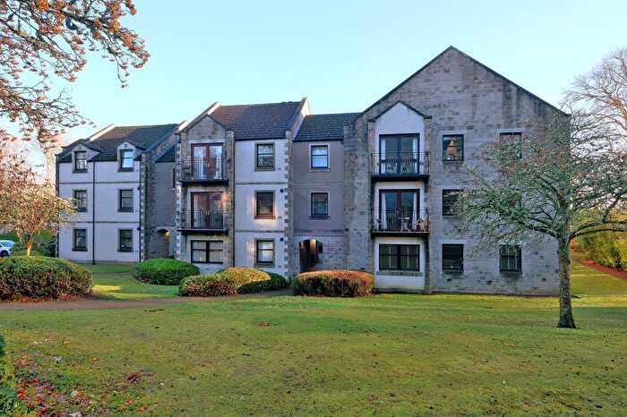 3 Bedroom Flat To Rent In Craigieburn Park, First Floor, AB15