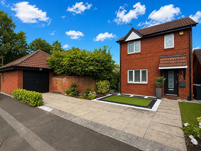 3 Bedroom Detached House For Sale In Erica Close, Stockport, SK5