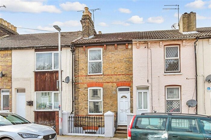 4 Bedroom Terraced House For Sale In Gardiner Street, Gillingham, Kent, ME7
