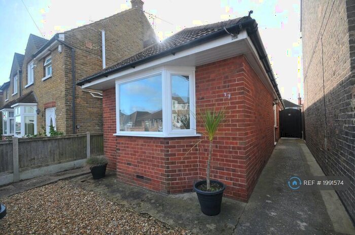 2 Bedroom Bungalow To Rent In Queens Avenue, Ramsgate, CT12