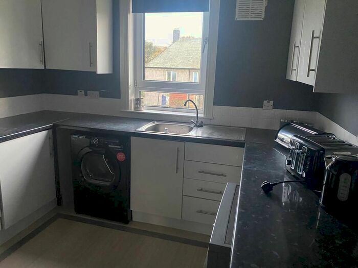 3 Bedroom Flat To Rent In Kirkhill Road, Torry, Aberdeen, AB11