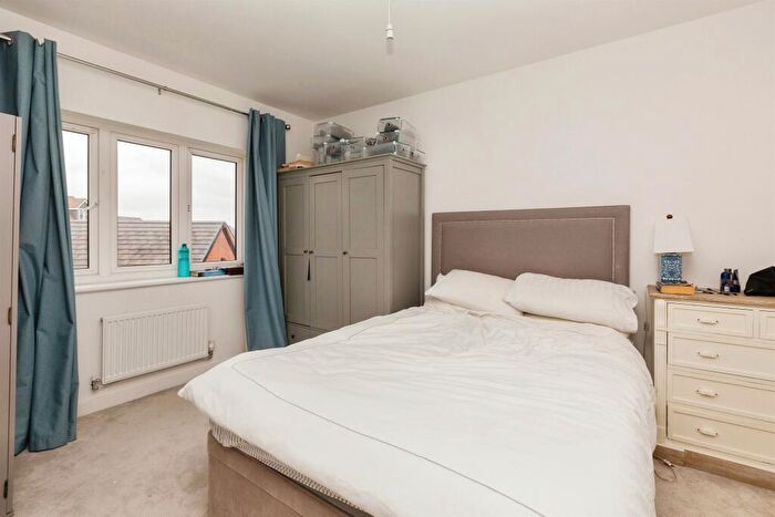5 Bedroom Detached House For Sale In Edsell Crescent, Thame, OX9