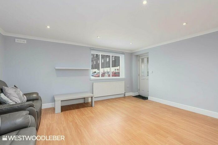 1 Bedroom Ground Maisonette To Rent In Hops House, Hoddesdon, EN11