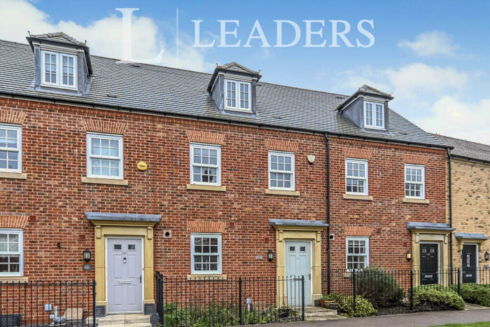 3 Bedroom Town House To Rent In Greenkeepers Road, Bedford, MK40