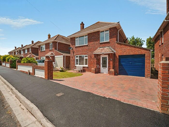 3 Bedroom Detached House For Sale In Raymond Road, Weymouth, DT4