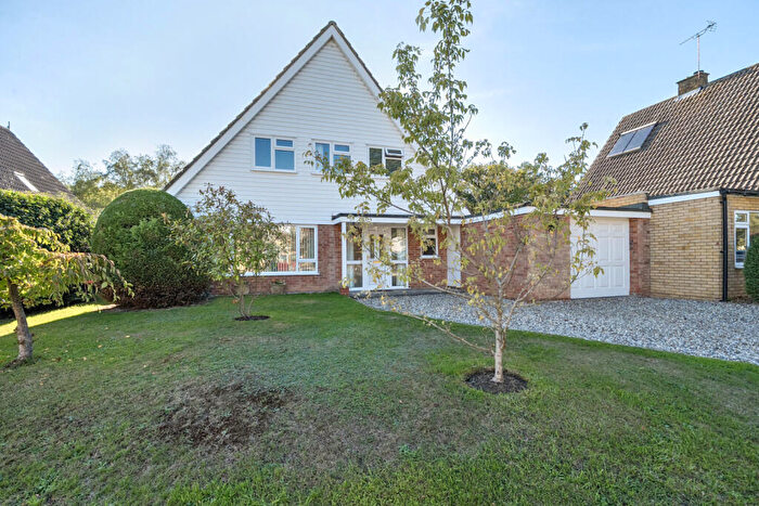 3 Bedroom Link Detached House For Sale In Wises Firs, Sulhamstead, Reading, RG7