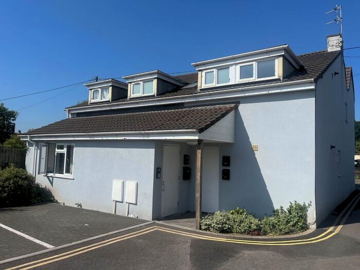 2 Bedroom Flat To Rent In North Road, Bristol, England, BS37