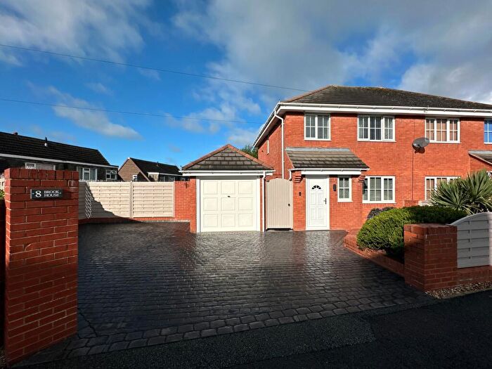 3 Bedroom Semi-Detached House For Sale In Brook Street, Newhall, DE11