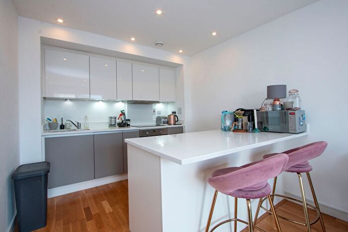 1 Bedroom Flat To Rent In Enterprise Way, London, SW18