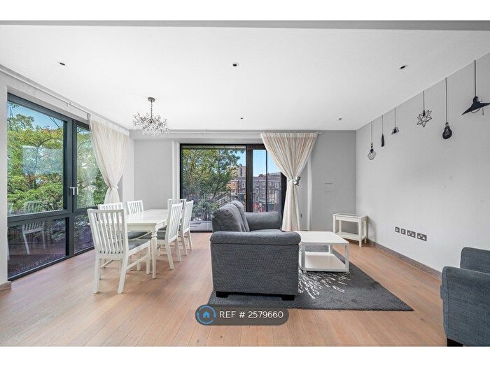 3 Bedroom Flat To Rent In Gowing House, London, SW18