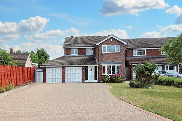 4 Bedroom Detached House For Sale In Middle Road, Aylesbury, HP21