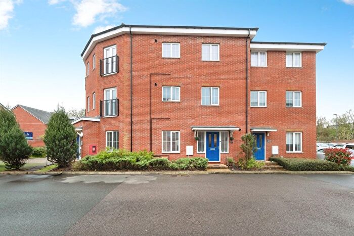 2 Bedroom Flat For Sale In Foundry Drive, Buckingham, MK18