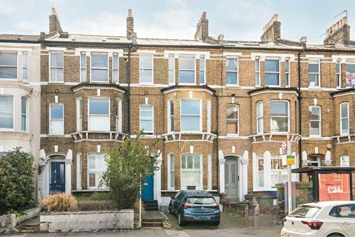 2 Bedroom Flat To Rent In Wandsworth Road, South Lambeth, SW8