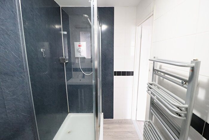 1 Bedroom Flat For Sale In Marina Avenue, Rayleigh, SS6