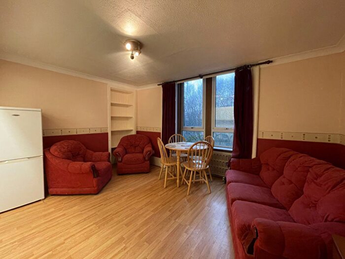 2 Bedroom Flat To Rent In Dens Road, Dundee, DD3