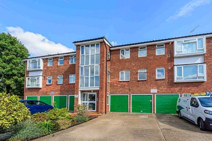 1 Bedroom Flat To Rent In Kinder Close, London, SE28