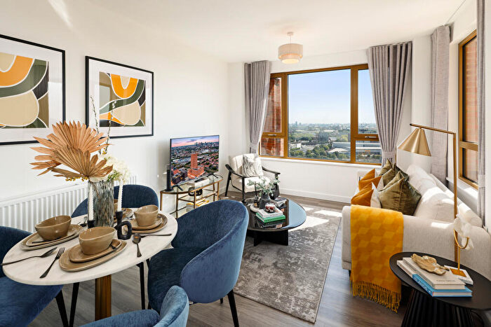 2 Bedroom Apartment For Sale In - Ilderton Road, London, SE15