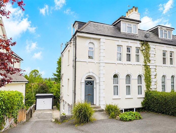 2 Bedroom Flat For Sale In New Town, Uckfield, TN22