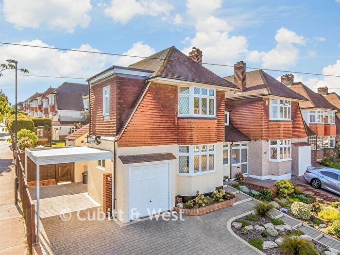 3 Bedroom Semi-Detached House For Sale In Bennetts Way, Croydon, Surrey, CR0