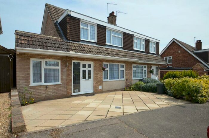 4 Bedroom Semi-Detached House To Rent In Stowe Crescent, Ruislip, HA4