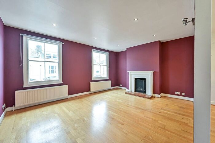 2 Bedroom Flat To Rent In Disraeli Road, Putney, London, SW15