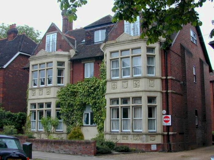 2 Bedroom Flat To Rent In Rothsay Road, MK40