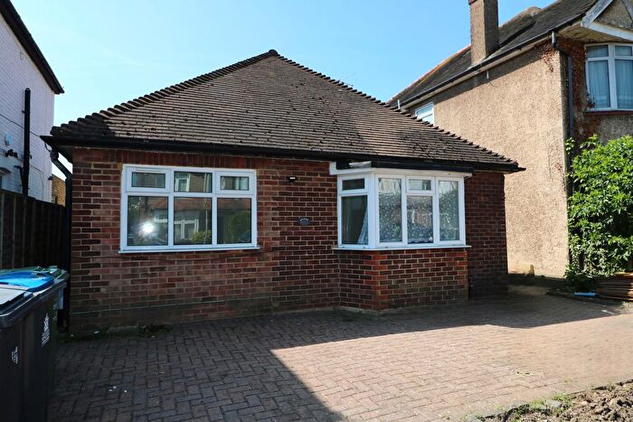 4 Bedroom Bungalow To Rent In Tolworth Park Road, Surbiton, KT6